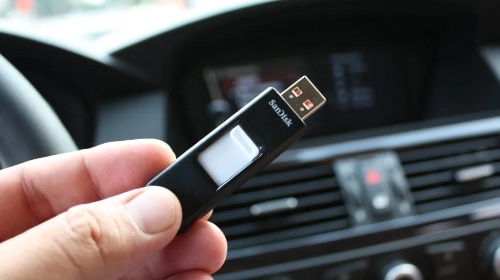 usb drive into car